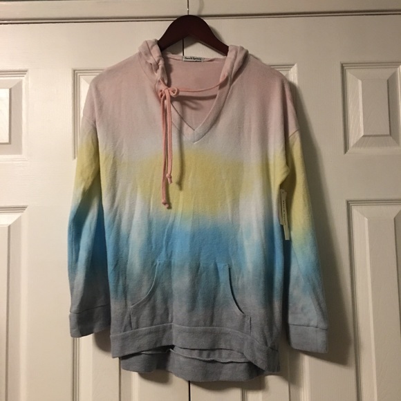 Theo & Spence Tie-Dye V-Neck Drawstring Hoodie - Picture 3 of 10
